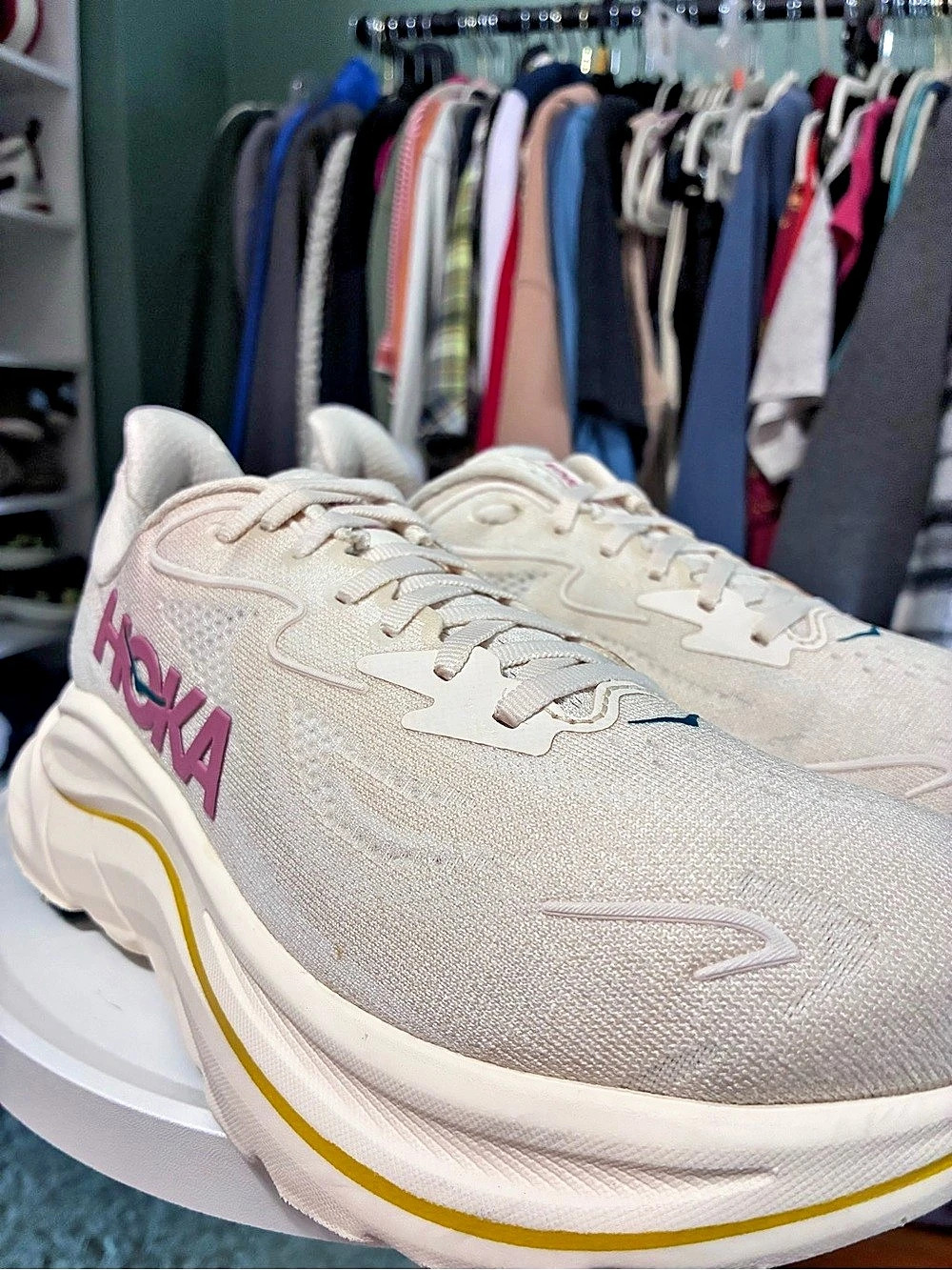 Hoka Clifton 10 Women's Cream & Pink US 9 D Athletic Shoes